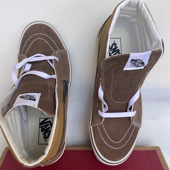 Vans Men’s Sk8-Hi Canvas/Suede Pop Brown/Mu
VN000CMXBF0
Sneakers - Picture 6 of 16